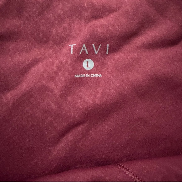 NWOT Tavi High Waisted 7/8 Tight Deep Pink Burgundy Leggings with Subtle Pattern - Picture 3 of 4